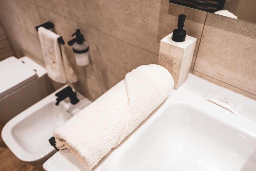 Suite Yenne 2 Cagliari Luaran gambar